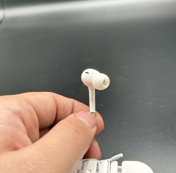 Apple Ear Headphones Wired Earphone For Iphone Microphone Ear Phone – Hands - free | Handsfree For Mobile Phone – Without Box – Random Color - My Store